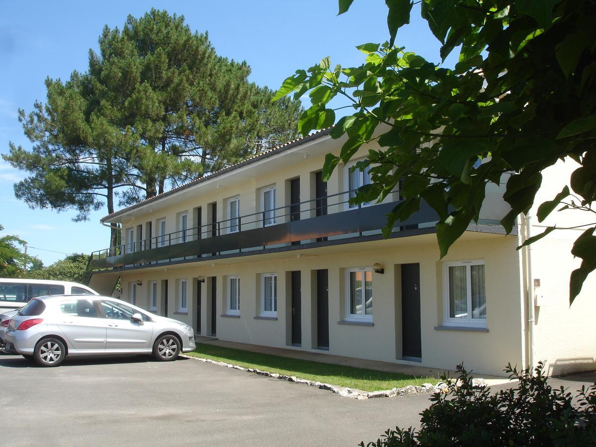 Hotel Restaurant Les Bruyeres Saint-Médard-en-Jalles Exterior photo